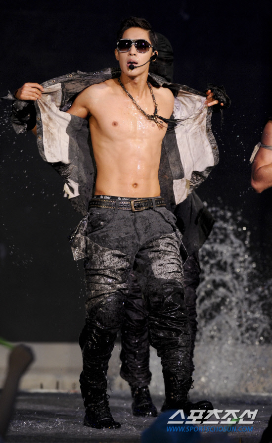 フォト キム ヒョンジュン腹筋披露 Chosun Online 朝鮮日報