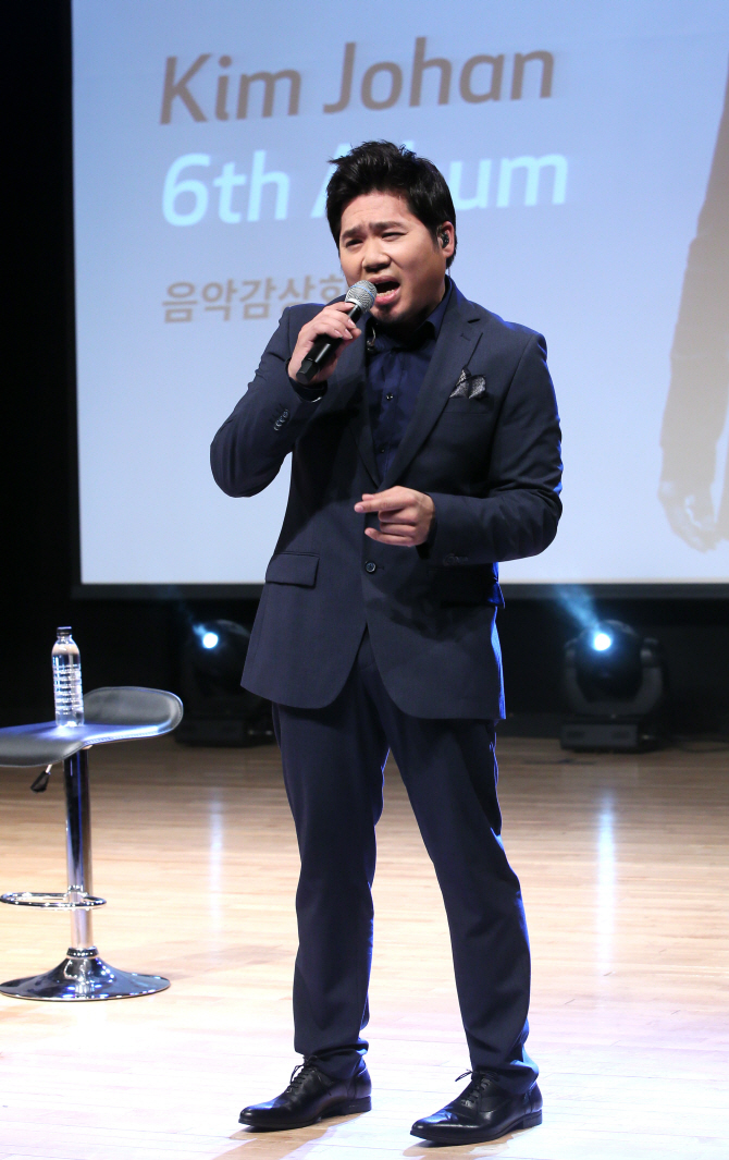 【フォト】キム・ジョハン、甘い歌声を披露 Chosun online 朝鮮日報