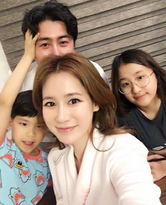安貞桓＆イ・へウォン夫妻、家族写真を公開