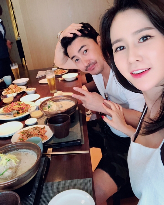 安貞桓 イ ヘウォン夫妻 参鶏湯を食べながらデート Chosun Online 朝鮮日報