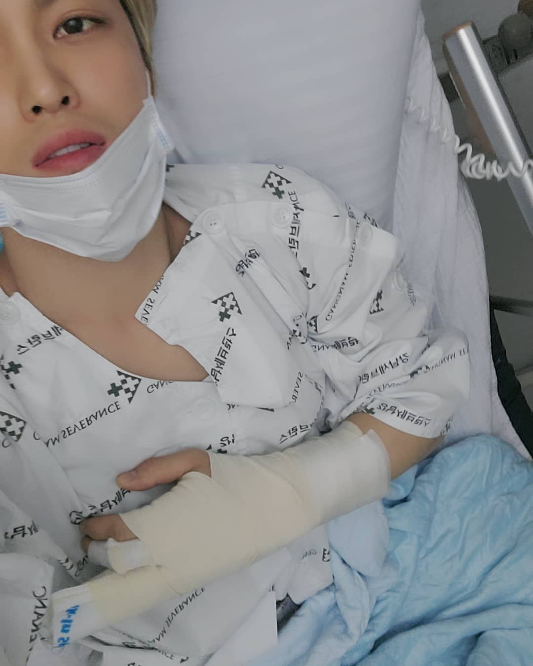 キム ジェジュン 指のけがで入院 新年に厄落とし 心配しないで Chosun Online 朝鮮日報