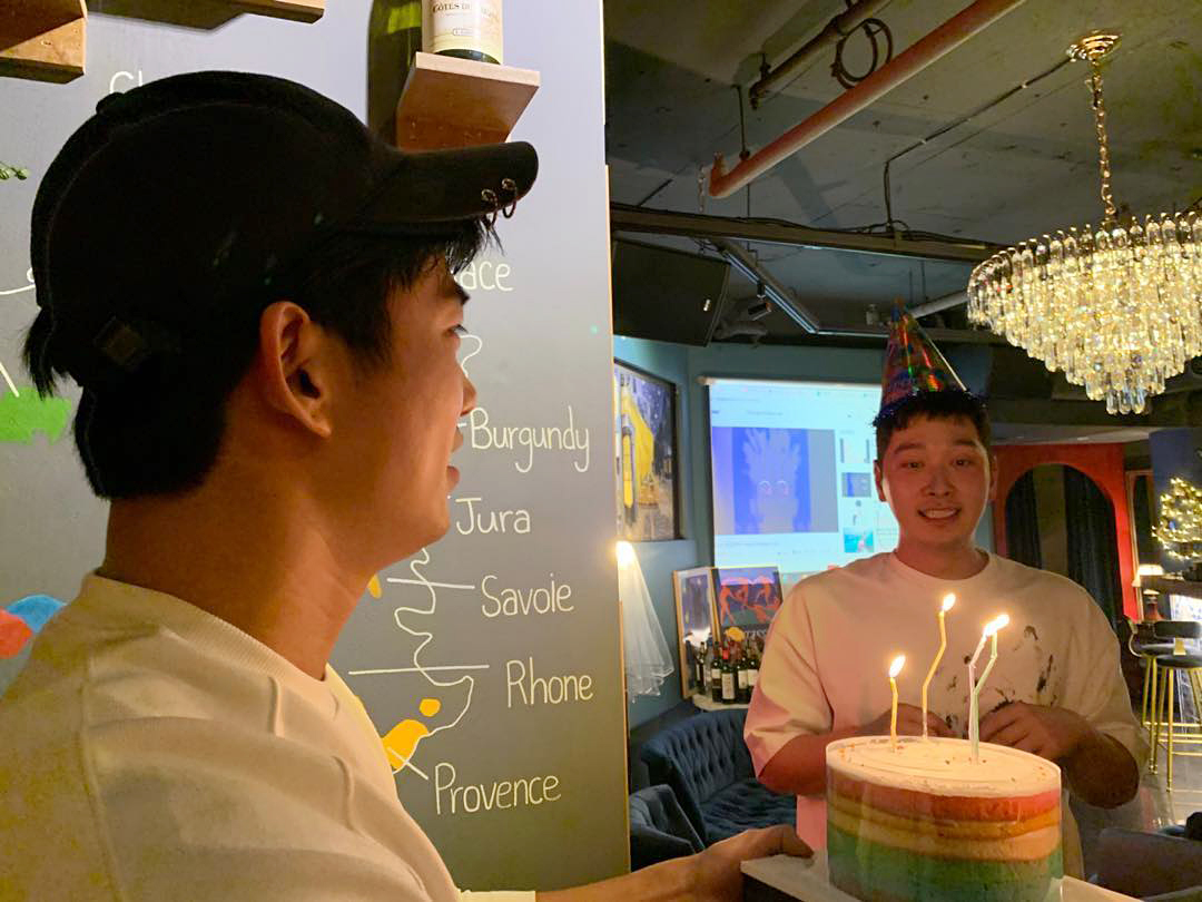 2pmテギョン チャンソンにバースデーケーキをプレゼント Chosun Online 朝鮮日報