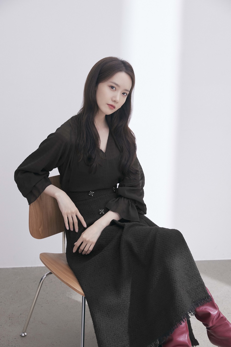 Chosun Online | 朝鮮日報-イム・ユナ、トレンチコート姿で優雅な美しさ発散