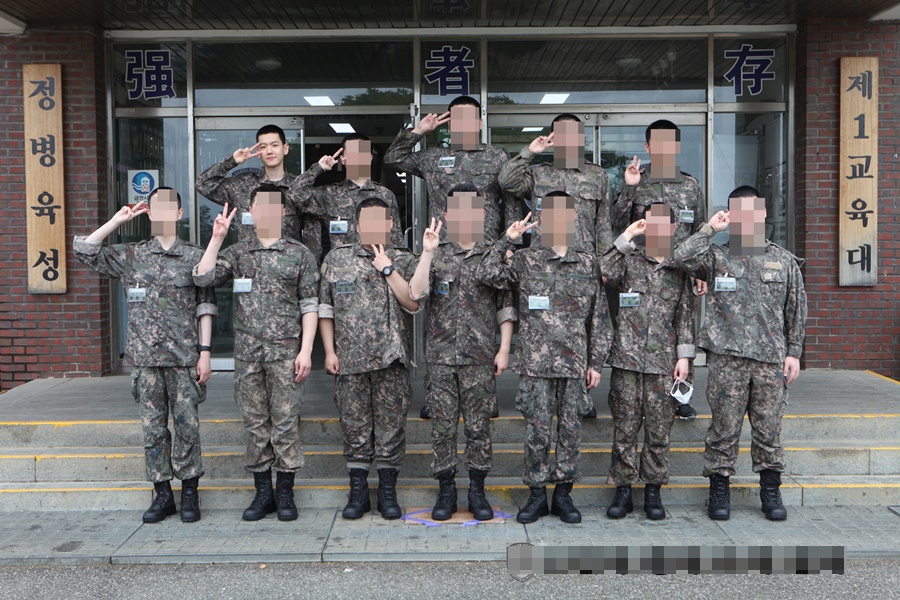 徴兵：EXOベクヒョン、訓練所での写真公開…いがぐり頭も似合ってる！