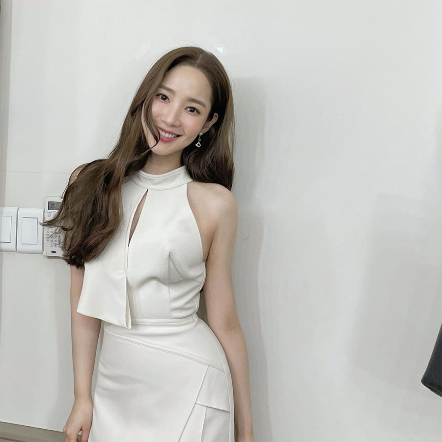 Chosun Online | 朝鮮日報-パク・ミニョン、白ワンピ姿で披露する優雅な美しさ