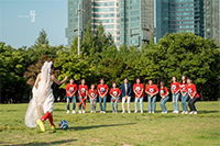 【フォト】「9月の花嫁」オ・ナミ、ウエディングドレス姿でサッカー!?