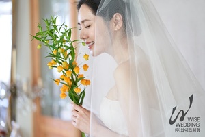 【フォト】チュ・ジャヒョン＆ユー・シャオグァン夫妻、笑顔のウエディング写真公開