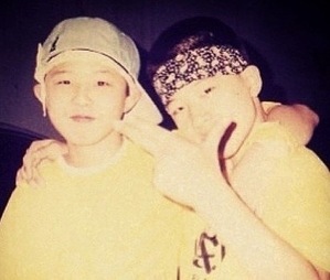 BIGBANGのSOL、G-DRAGONの誕生日に昔の写真公開「かわいい2人の男の子」