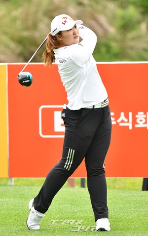 【フォト】「第9回E1チャリティーオープン」第2ラウンドに出場した女子ゴルファー