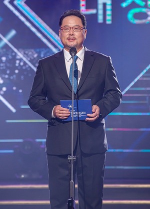 【フォト】キム・ソヒョン＆ユ・ジェソク出席…第48回韓国放送大賞授賞式