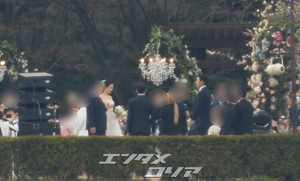 【フォト】入場する新婦ソン・イェジン…ヒョンビンとの結婚式をキャッチ