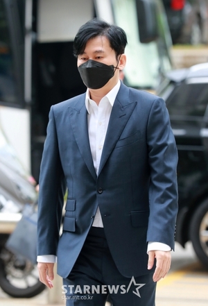 【フォト】元YG代表ヤン・ヒョンソク被告「薬物捜査もみ消し」第4回公判出廷