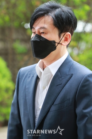 【フォト】元YG代表ヤン・ヒョンソク被告「薬物捜査もみ消し」第4回公判出廷