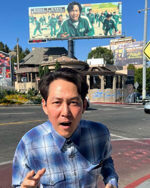 イ・ジョンジェ、LAでお茶目すぎる「シンクロ写真」…『イカゲーム2』にも出演へ