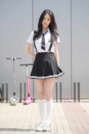 【フォト】「デビュー15周年」少女時代、完ぺきな制服姿でハートのポーズ