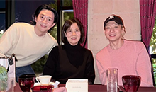 パク・ユチョン、母親＆弟とともに日本から近況報告…少しやつれた姿