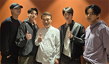 BTSのRM＆JUNG KOOK＆JIN＆V、侯徳竹シェフと対面　「僕もファンです」と照れくさそうに告白