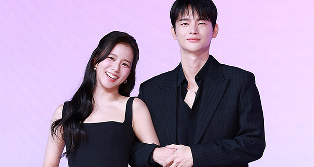 【フォト】BLACKPINKジス＆ソ・イングク、恋人のような2ショット…腕を組んで仲良くポーズ