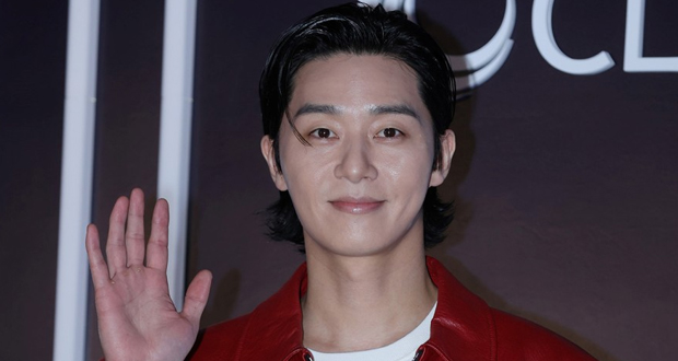 【フォト】パク・ソジュン、強烈なレザージャケット姿でセクシーな男らしさアピール