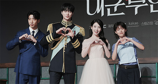 【フォト】IU＆ビョン・ウソク、補佐陣と共に「相性期待度アップ」