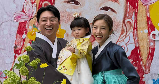 【フォト】ソン・ダムビ、娘の1歳誕生日を祝う「童話のような」写真を一挙公開