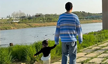 2人目妊娠中のイ・ダイン「My Everything」…夫イ・スンギ＆娘と散歩