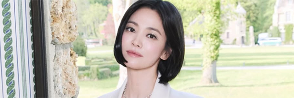 ソン・ヘギョ　胸元深く開いたドレスで宝石よりもキラキラ…清純×グラマー