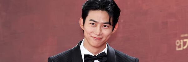 2PMテギョンの結婚式写真が流出…「非公開」新婦の顔もモザイクなし