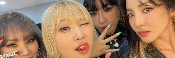 2NE1ダラ、デビュー17周年記念の集合写真公開…不仲説浮上のボムの姿も