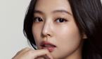 BLACKPINKジェニー、すべすべ肌に感嘆の声…ほくろまで魅惑的なグラビア