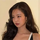 BLACKPINKジェニー、誰もいないショー会場で魅惑的な姿披露　「ソウルでCHANELファミリーと特別な日」