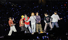 BTS、米スタンフォード・スタジアムを太極旗一色に…15万2000人が熱狂