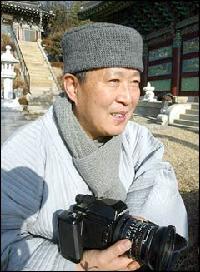 写真集『霊山斎』を発表した禅岩僧侶
