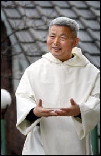 ノートルダム大聖堂で韓国人初の展示会開く金寅中神父
