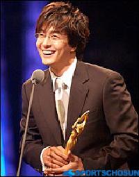 【青龍映画賞】ペ・ヨンジュン「初心を忘れず…」