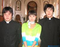 女優のハ・ジウォンが女子禁制の神学校を訪問