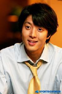 イ・ドンゴンが歌手引退宣言 日本リリースにショック