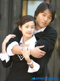 人気ドラマの衣装がチャリティー番組に出品