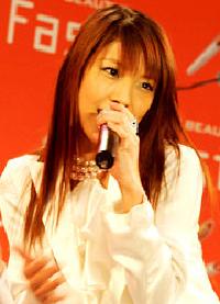 BoA、ライブで足負傷もアンコールまで熱唱