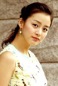 「花見に一緒に行きたい女性」 1位にキム・テヒ