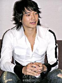 香港で大ブレークしたピ 打ち上げパーティーでアラン・タムと歓談