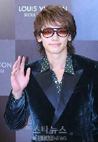 【フォト】ルイヴィトンショップオープンに出席した歌手ピ