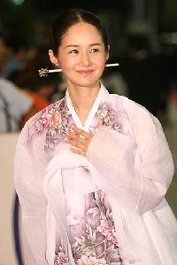 【大鐘賞】韓服姿で出席した女優のキム・ガヨン