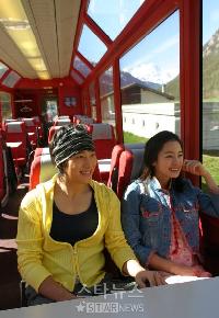 【フォト】スイス写真集の主人公になったキム・テヒ&イワン姉弟