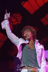 ピ、日本化粧品ブランドの香港モデルに