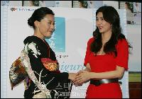 【フォト】パク・ソルミ&木村佳乃が記念撮影