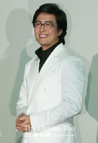 ペ・ヨンジュン、『スポーツ朝鮮』インターネット人気投票で1位