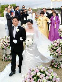 【動画】銀幕のスター シム・ウナの結婚式