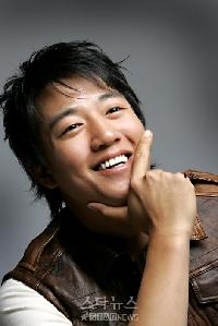 出演作のタイトル曲歌ったキム・レウォン「1曲あたり100回以上歌った」