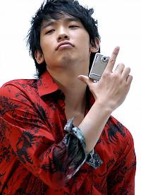 【フォト】ピがパンテックの専属モデルに